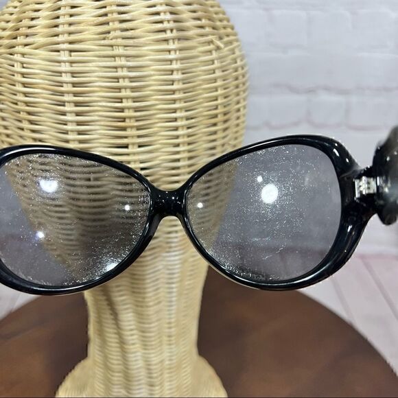 FENDI Buckle Tinted Sunglasses Guc - Picture 13 of 17